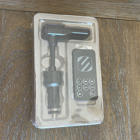 Scosche Universal Bluetooth Hands-Free Car Kit Digital FM Transmitter. Used - Picture 8 of 10
